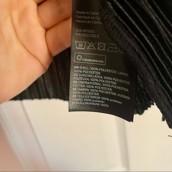 H&M Black Ribbed Plisse Cami size 6 - Picture 5 of 5